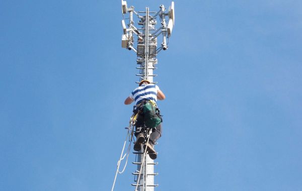 manutenzione-apparati-radio-su-antenne-ediliziasufune-05